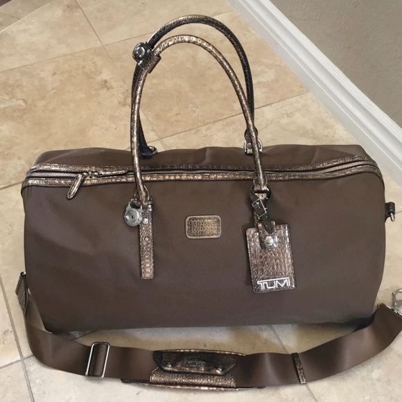 Tumi Townhouse Carry-More Duffel Bag $260 - Picture 1 of 8